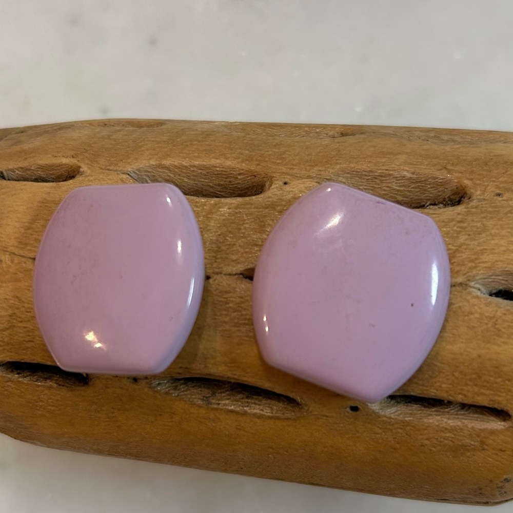 Vintage 1980s? Lavender Plastic earrings